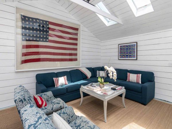 Cape Cod Home 994713