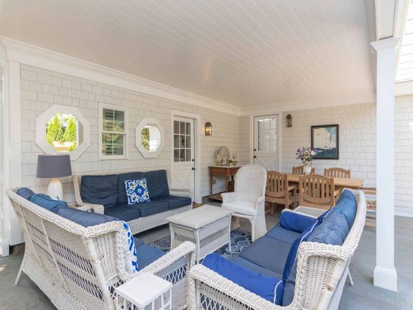 Cape Cod Home 994713