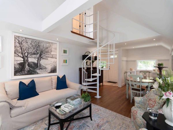 Cape Cod Home 994713
