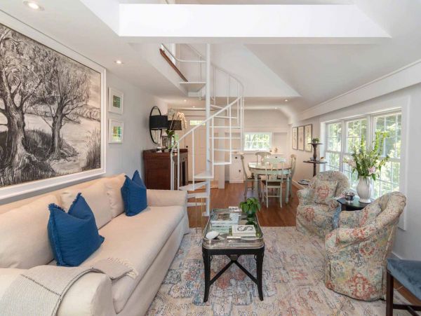 Cape Cod Home 994713