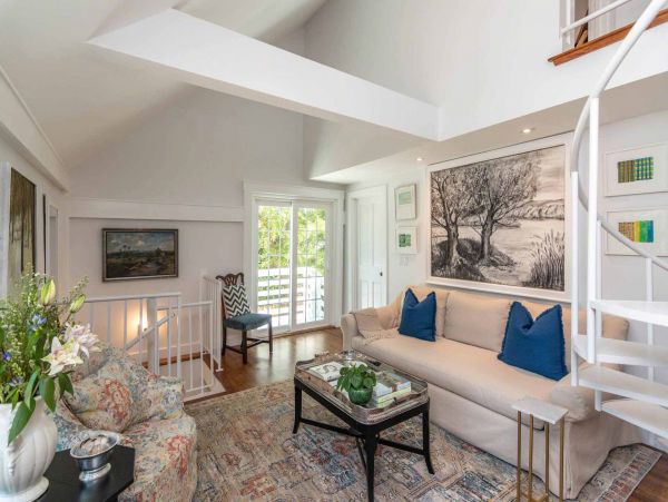 Cape Cod Home 994713