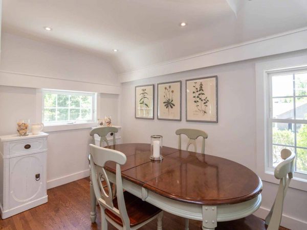 Cape Cod Home 994713