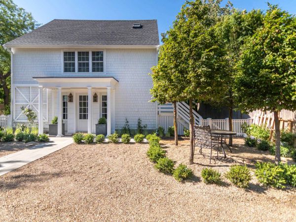 Cape Cod Home 994713