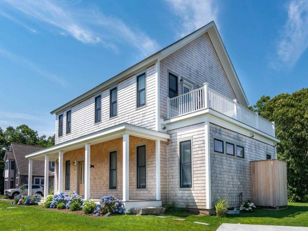 Cape Cod Home 994714