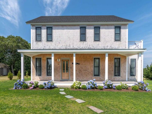 Cape Cod Home 994714