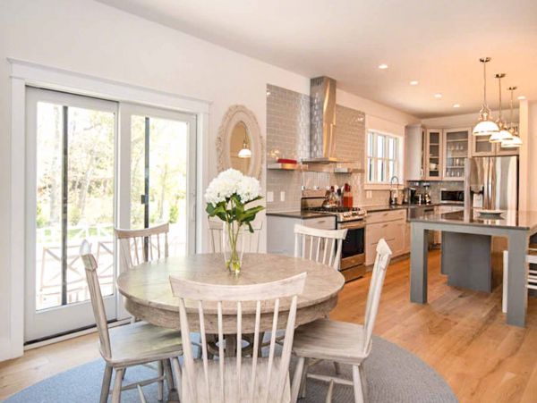 Cape Cod Home 994714