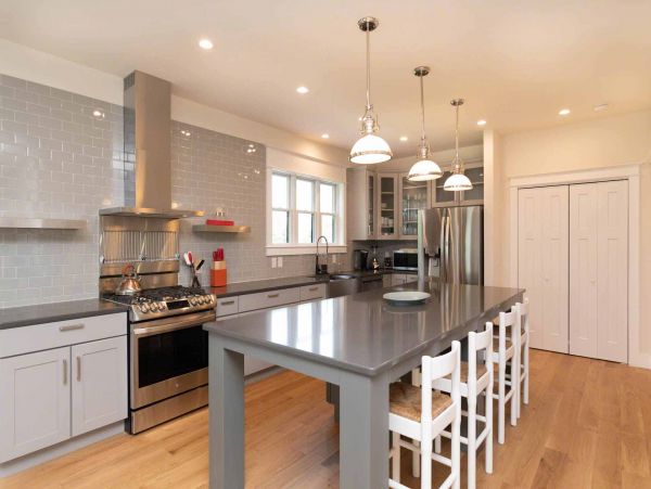 Cape Cod Home 994714