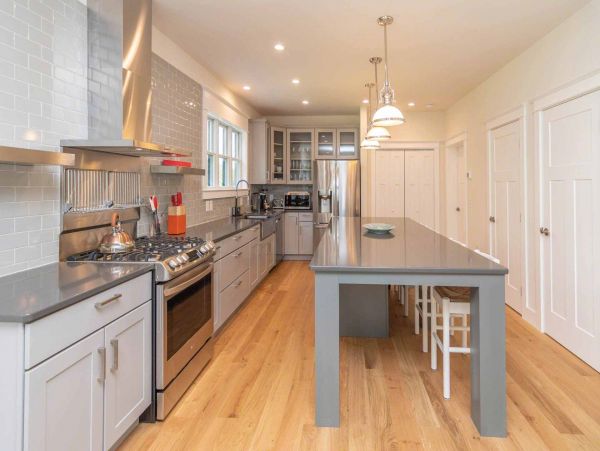 Cape Cod Home 994714