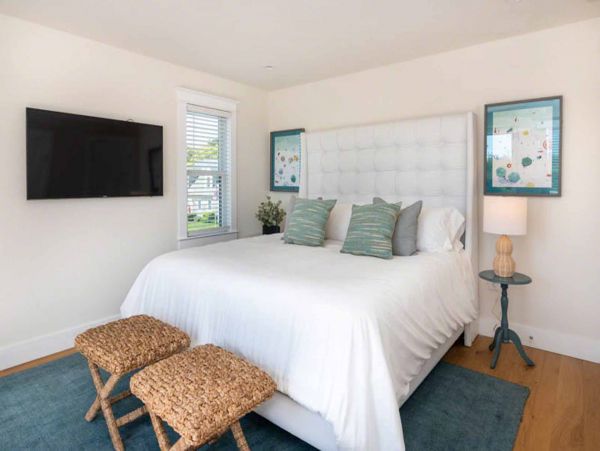 Cape Cod Home 994714