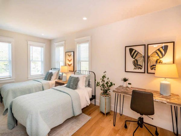 Cape Cod Home 994714