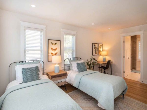 Cape Cod Home 994714