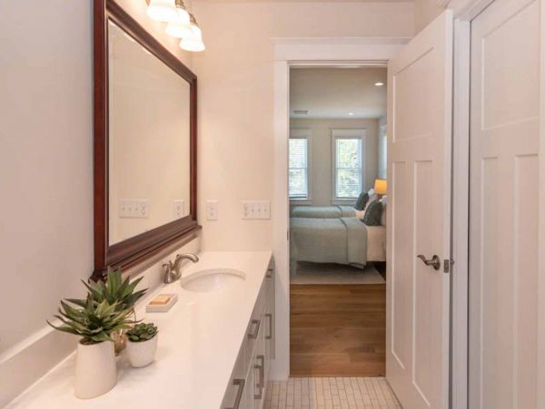 Cape Cod Home 994714