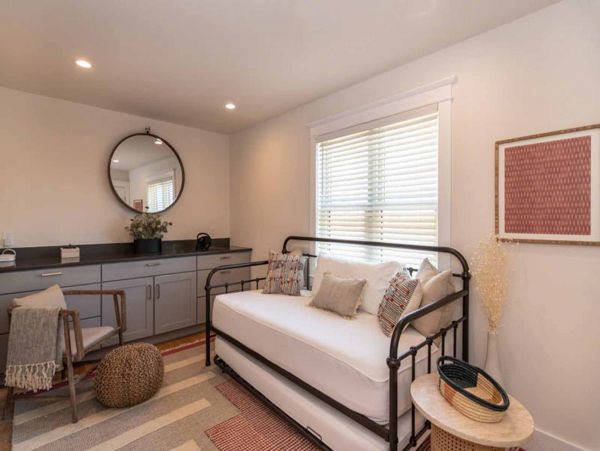 Cape Cod Home 994714