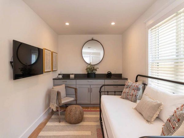 Cape Cod Home 994714