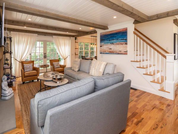 Cape Cod Home 994715