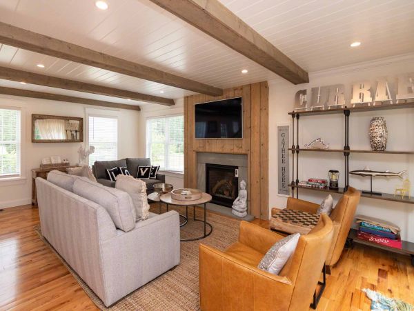 Cape Cod Home 994715