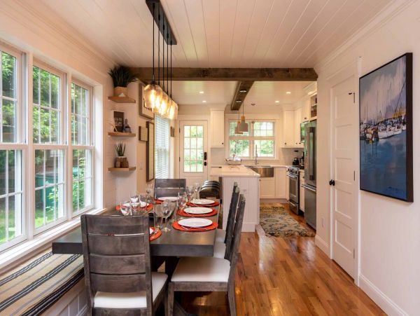 Cape Cod Home 994715