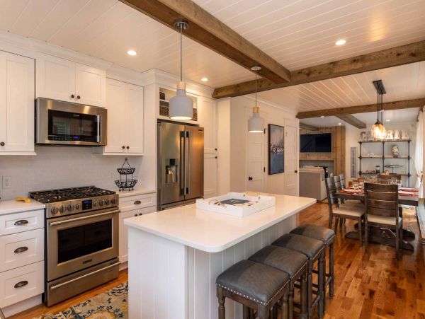 Cape Cod Home 994715