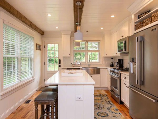 Cape Cod Home 994715