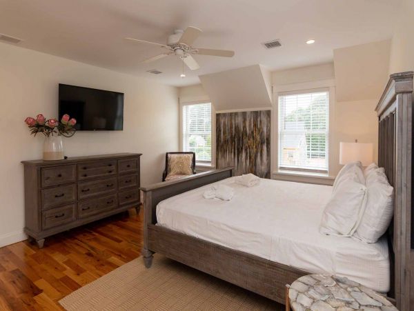 Cape Cod Home 994715