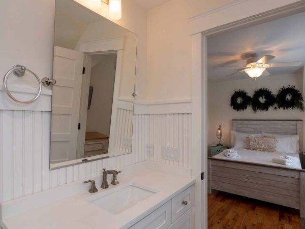 Cape Cod Home 994715