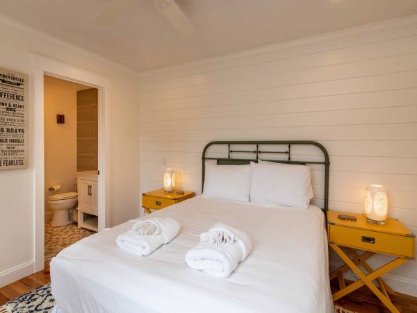 Cape Cod Home 994715
