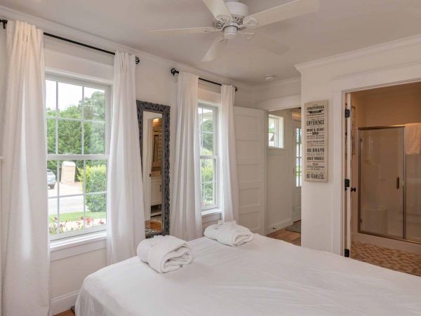 Cape Cod Home 994715