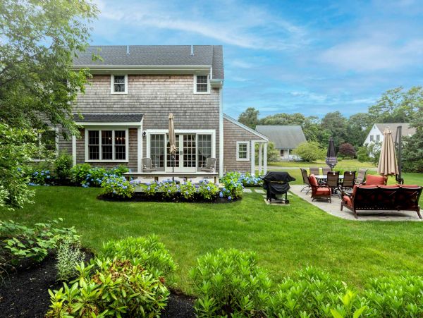 Cape Cod Home 994715