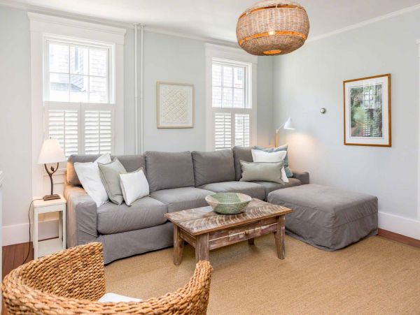 Cape Cod Home 994716