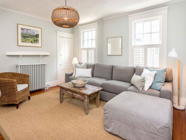 Cape Cod Home 994716