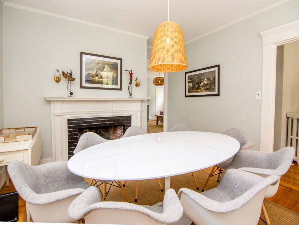 Cape Cod Home 994716