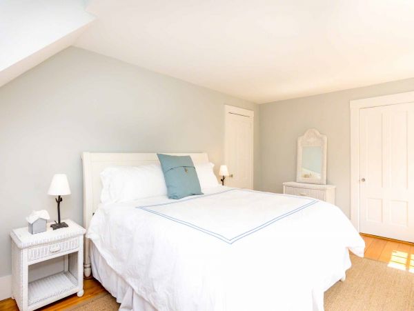 Cape Cod Home 994716