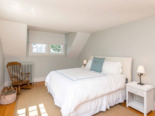 Cape Cod Home 994716