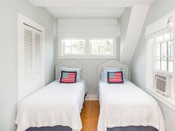 Cape Cod Home 994716