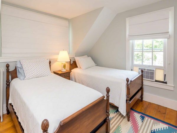Cape Cod Home 994716