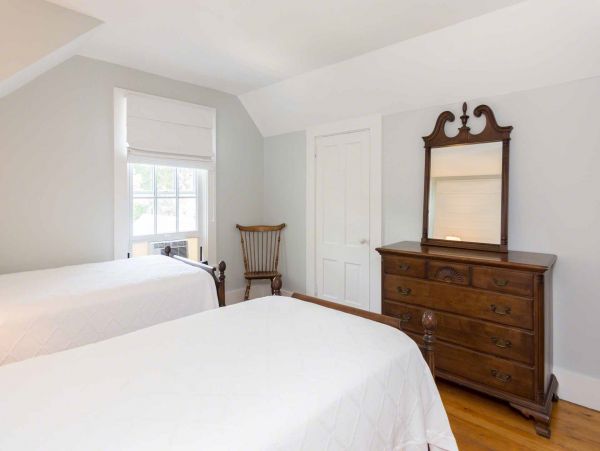 Cape Cod Home 994716