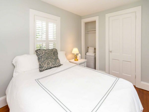 Cape Cod Home 994716