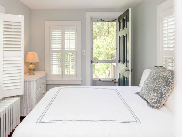 Cape Cod Home 994716