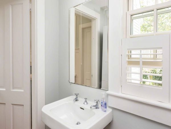 Cape Cod Home 994716