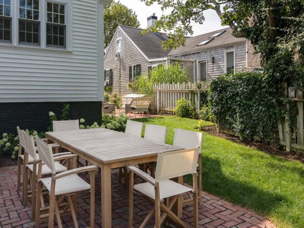 Cape Cod Home 994716