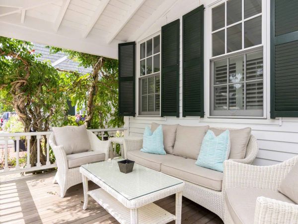 Cape Cod Home 994716