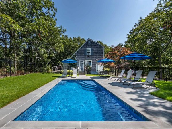 Cape Cod Home 994717