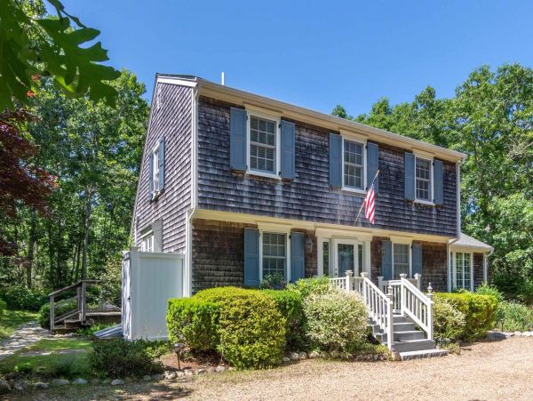 Cape Cod Home 994717