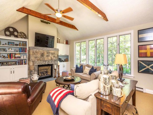 Cape Cod Home 994717