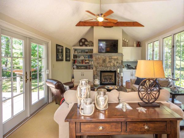 Cape Cod Home 994717