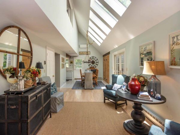 Cape Cod Home 994717