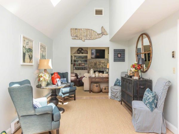 Cape Cod Home 994717