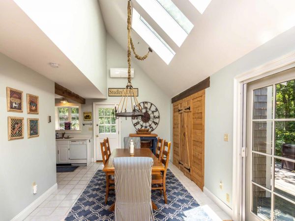 Cape Cod Home 994717
