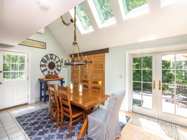 Cape Cod Home 994717