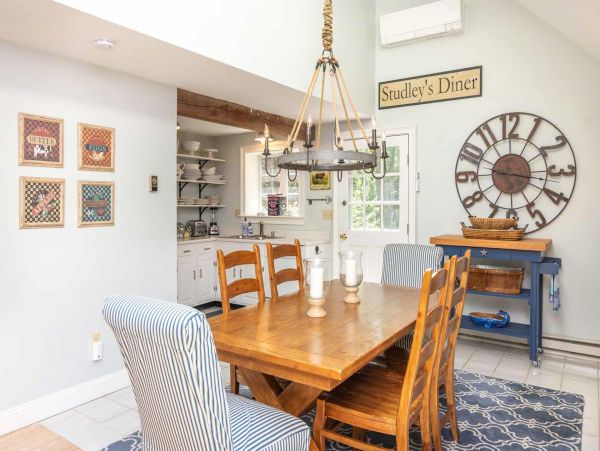 Cape Cod Home 994717